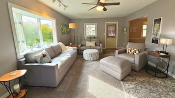 Smart TV, DVD player, books, stereo