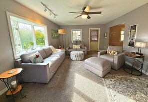 تلفزيون ذكي، مشغل دي في دي، كُتُب، ستيريو