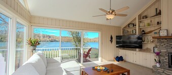 The Barge Inn: Your Epic Ohio River Waterfront Escape in Beautiful Prospect, KY!