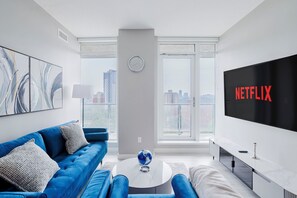 Living area - Lux Getaway Dt, King Bed, Near River Valley (Edmonton)