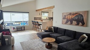 Smart TV, chimenea, videojuegos y tenis de mesa