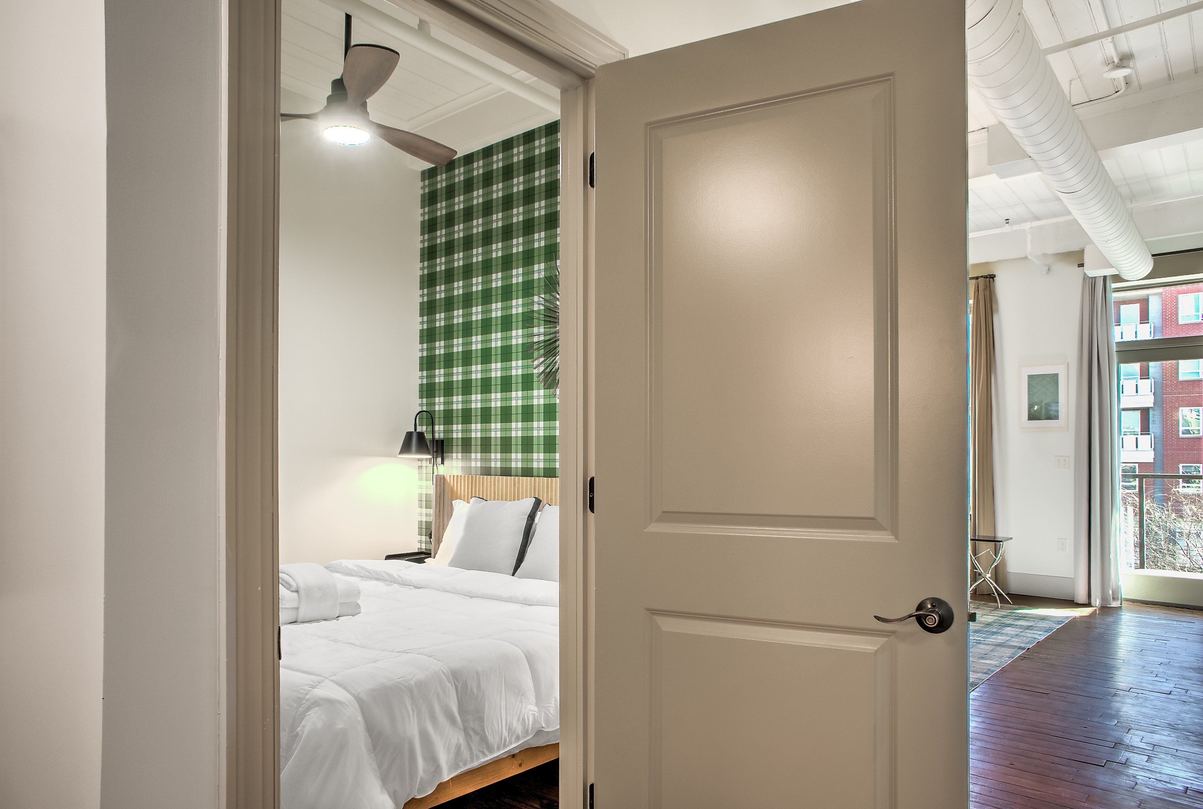1 habitación, tabla de planchar con plancha, wifi gratis y ropa de cama 