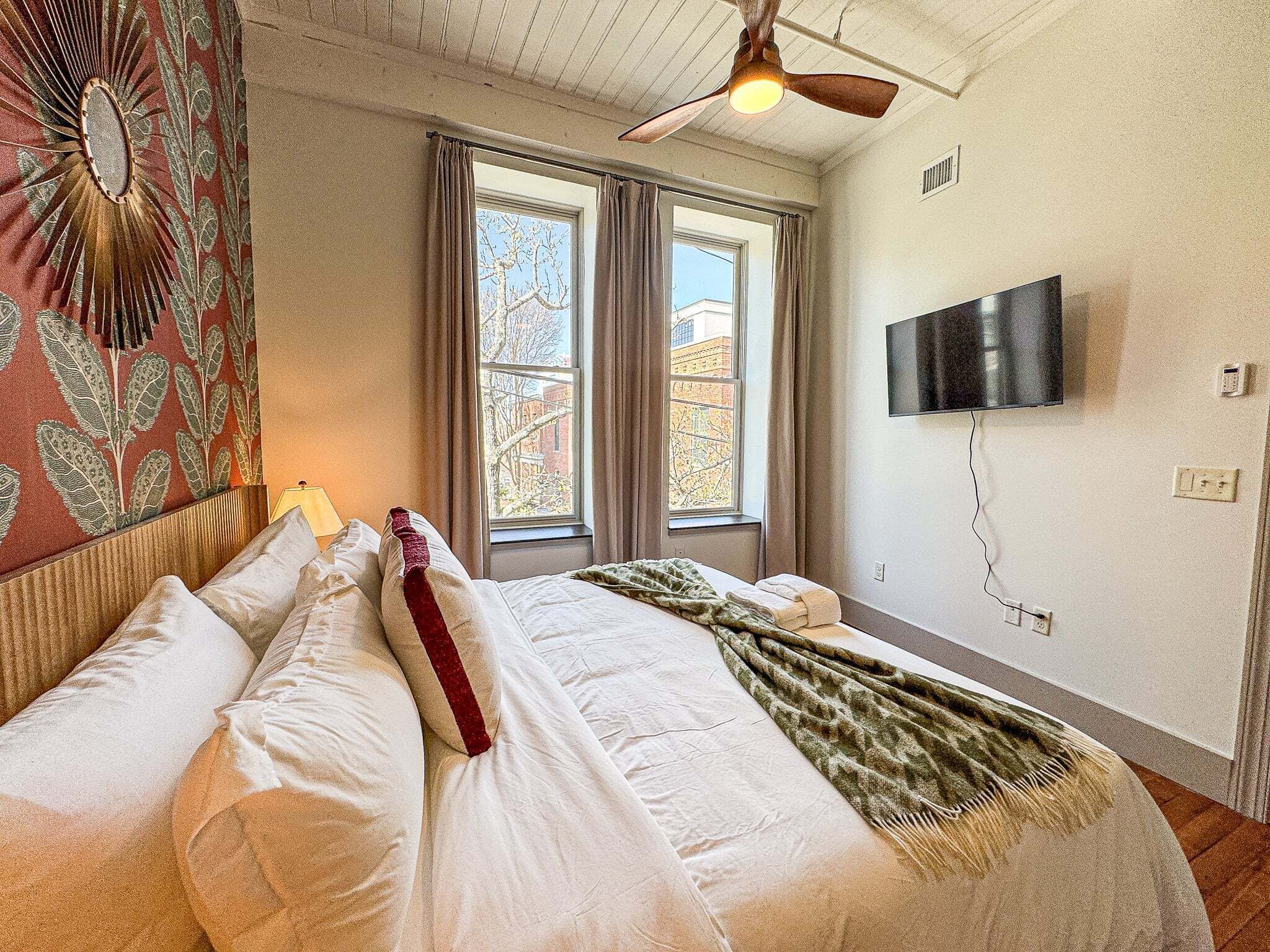 2 habitaciones, tabla de planchar con plancha y wifi gratis 