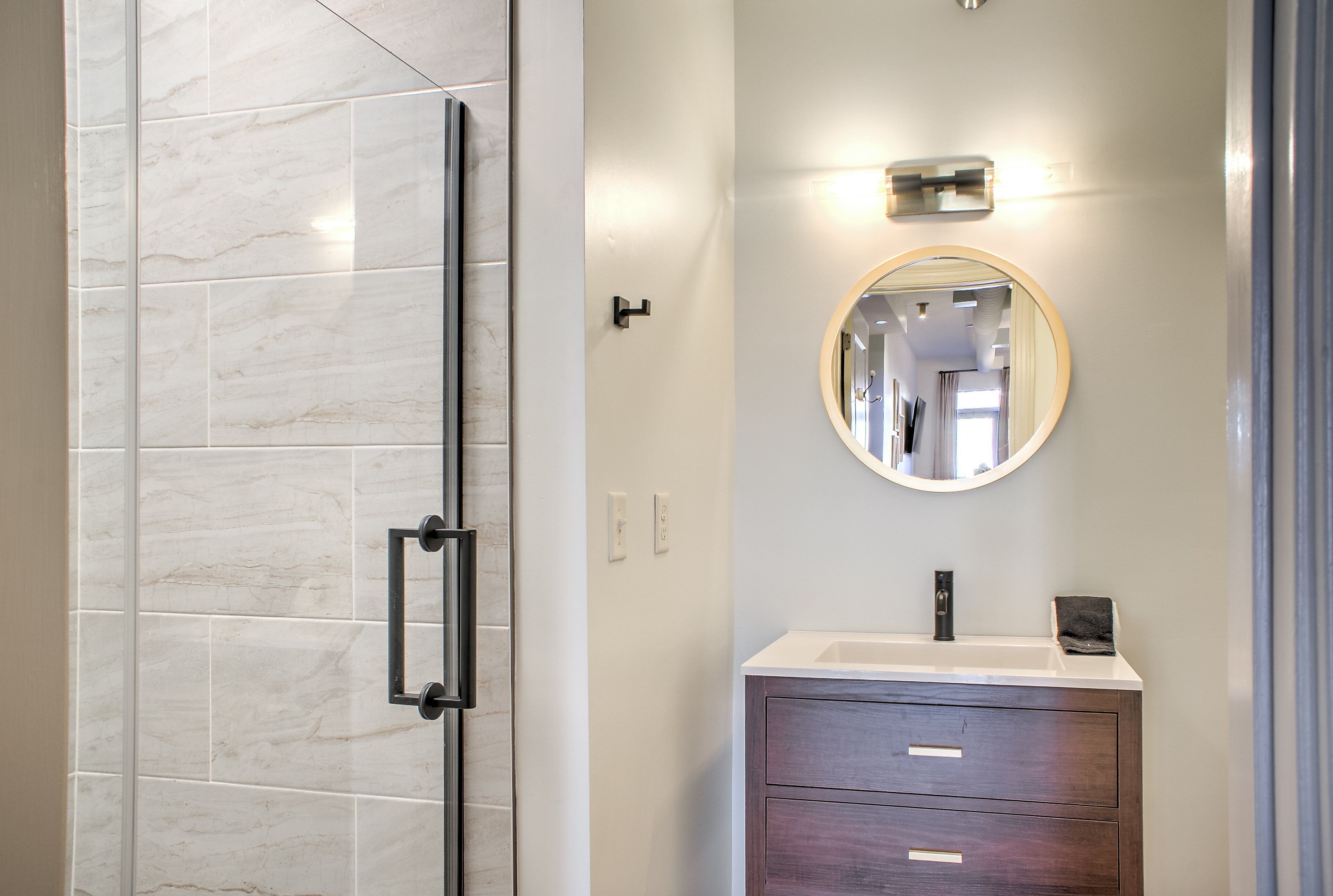 Shower, hair dryer, towels