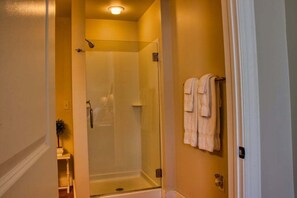 淋浴設備、風筒、提供毛巾