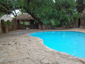 Outdoor pool - Trackmark Hotel Lokichogio  (Lokichogio)
