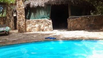 Kolam renang outdoor