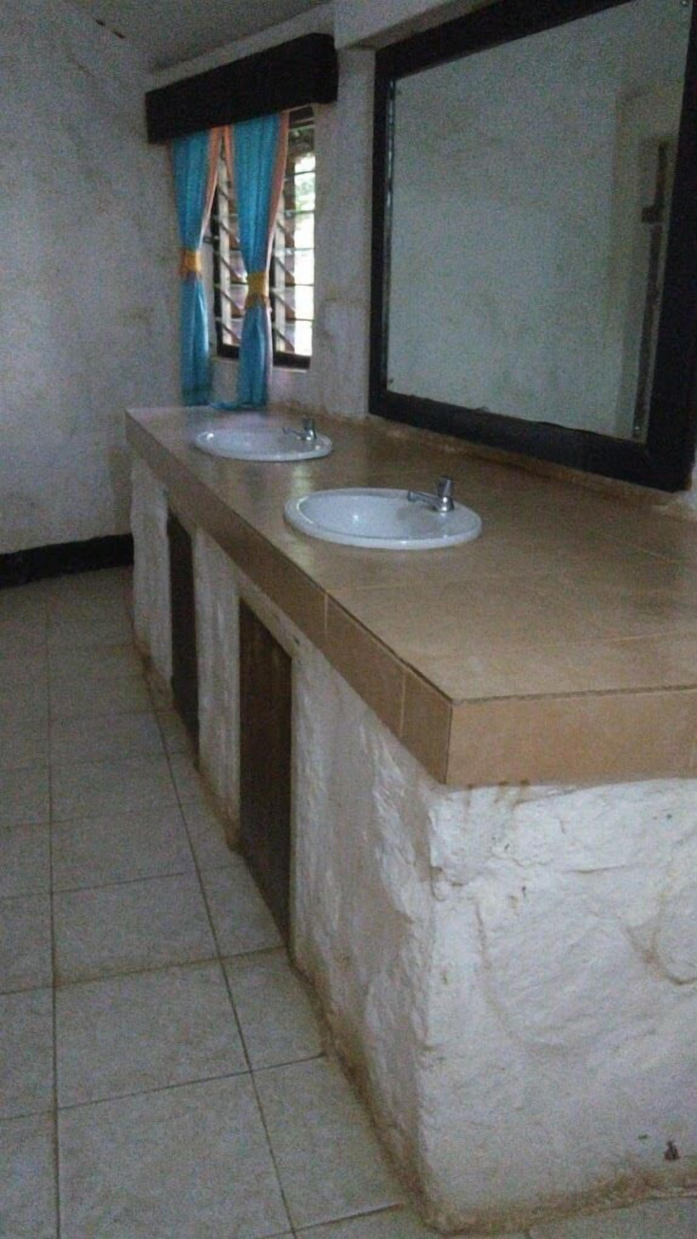 Deluxe Double Room | Bilik Mandi | Pancuran mandi, selipar, tuala disediakan, sabun 