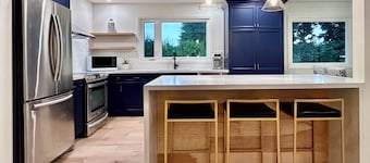 Sunny Heaven Retreat between Toronto and Falls