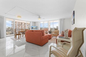 Smart TV - Sand and Surf at your Door - FMB - Condo A Wave From It All - Roelens (Fort Myers Beach)
