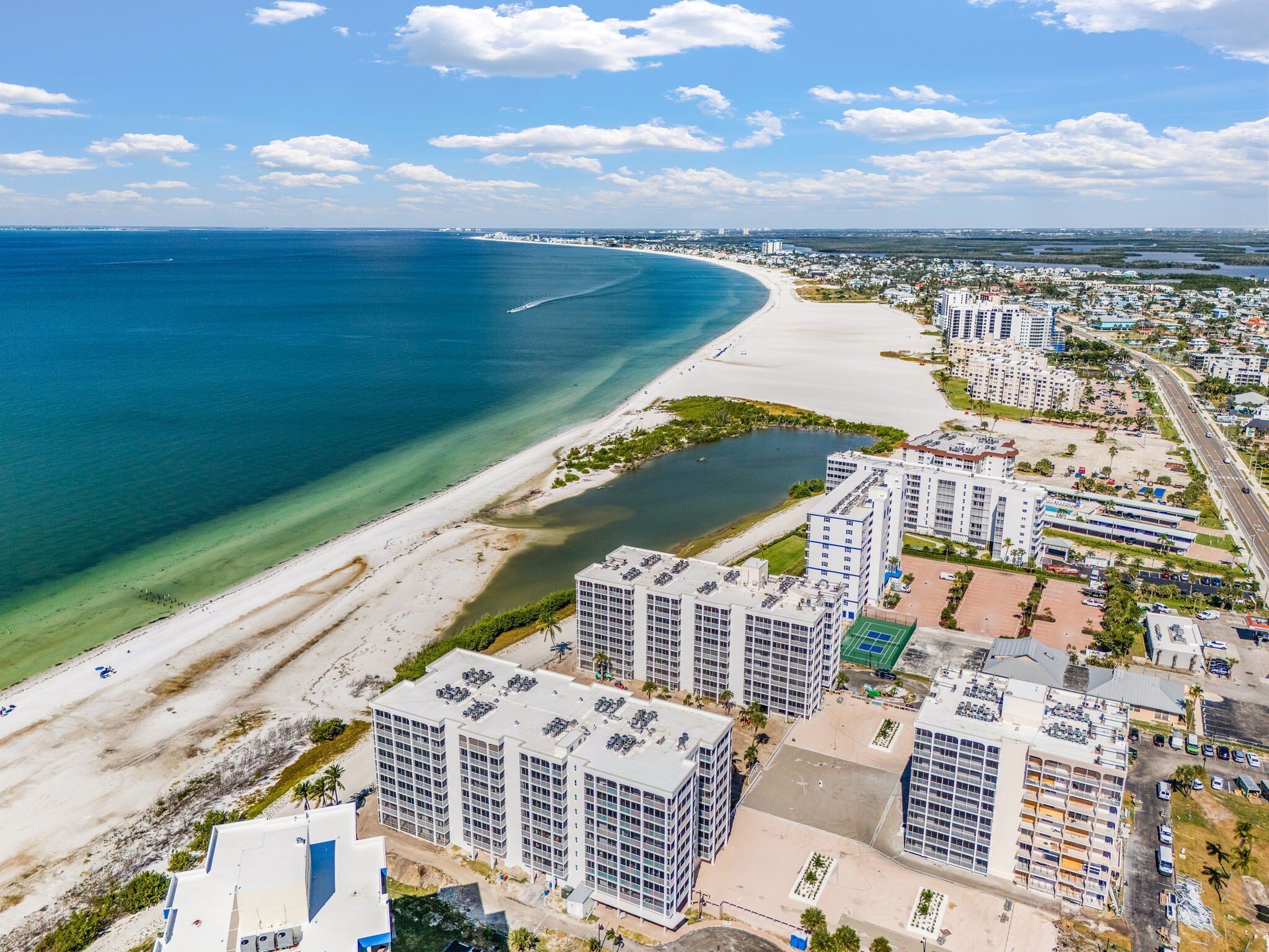 Una spiaggia nelle vicinanze