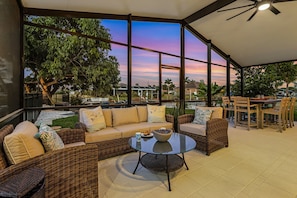 Outdoor dining - Operation Relaxation heated Pool & Spa, Bicycles - At Ease - Roelens (Cape Coral)