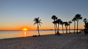 A beach with palm trees and a sunset. - Operation Relaxation heated Pool & Spa, Bicycles - At Ease - Roelens (Cape Coral)