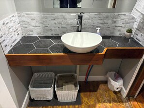 Handdukar, tvål och toalettpapper