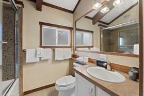 Shower, towels - Glenwood Getaway | Tahoe Cabin | HCH1075 (South Lake Tahoe)