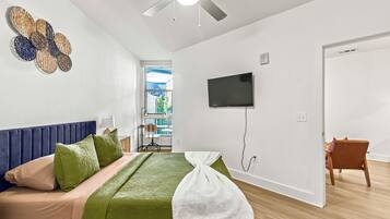 Desk, laptop workspace, iron/ironing board, free WiFi