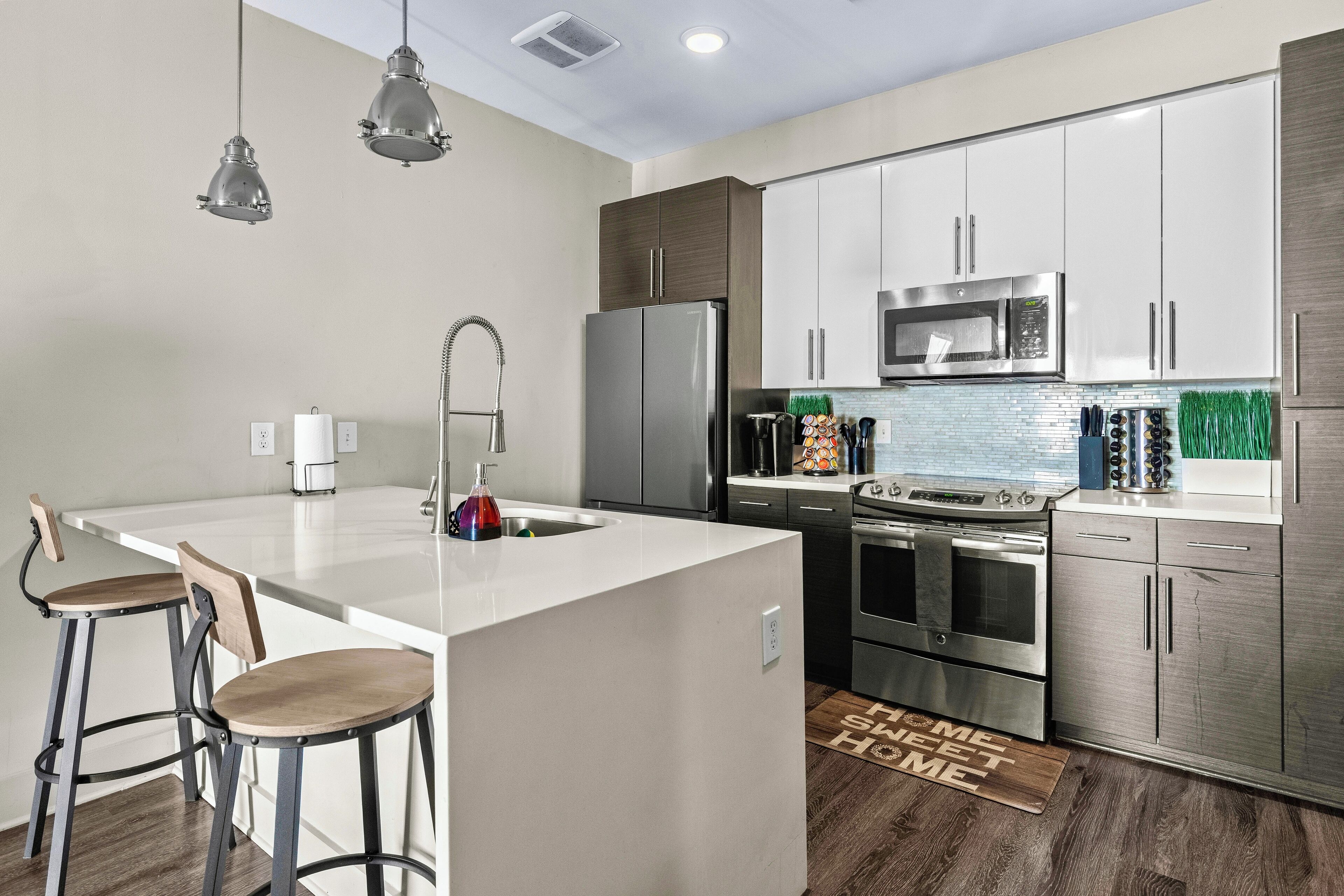 ラグジュアリー アパートメント | 専用キッチン | 大型冷蔵庫、電子レンジ、オーブン、コンロ