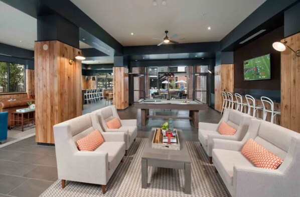 Game room - Local Atlanta (Atlanta)