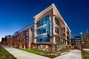 Exterior - Local Atlanta (Atlanta)