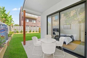 Outdoor dining - Potts Villa – Your Serene Beachside Escape (Pottsville)