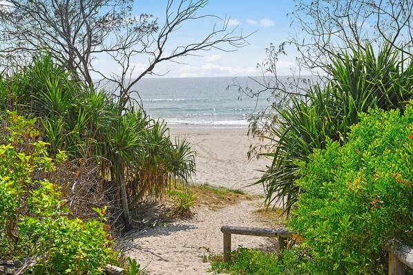 Beach towels - Potts Villa – Your Serene Beachside Escape (Pottsville)