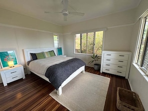 3 makuuhuonetta, silitysrauta/-lauta, Wi-Fi, vuodevaatteet