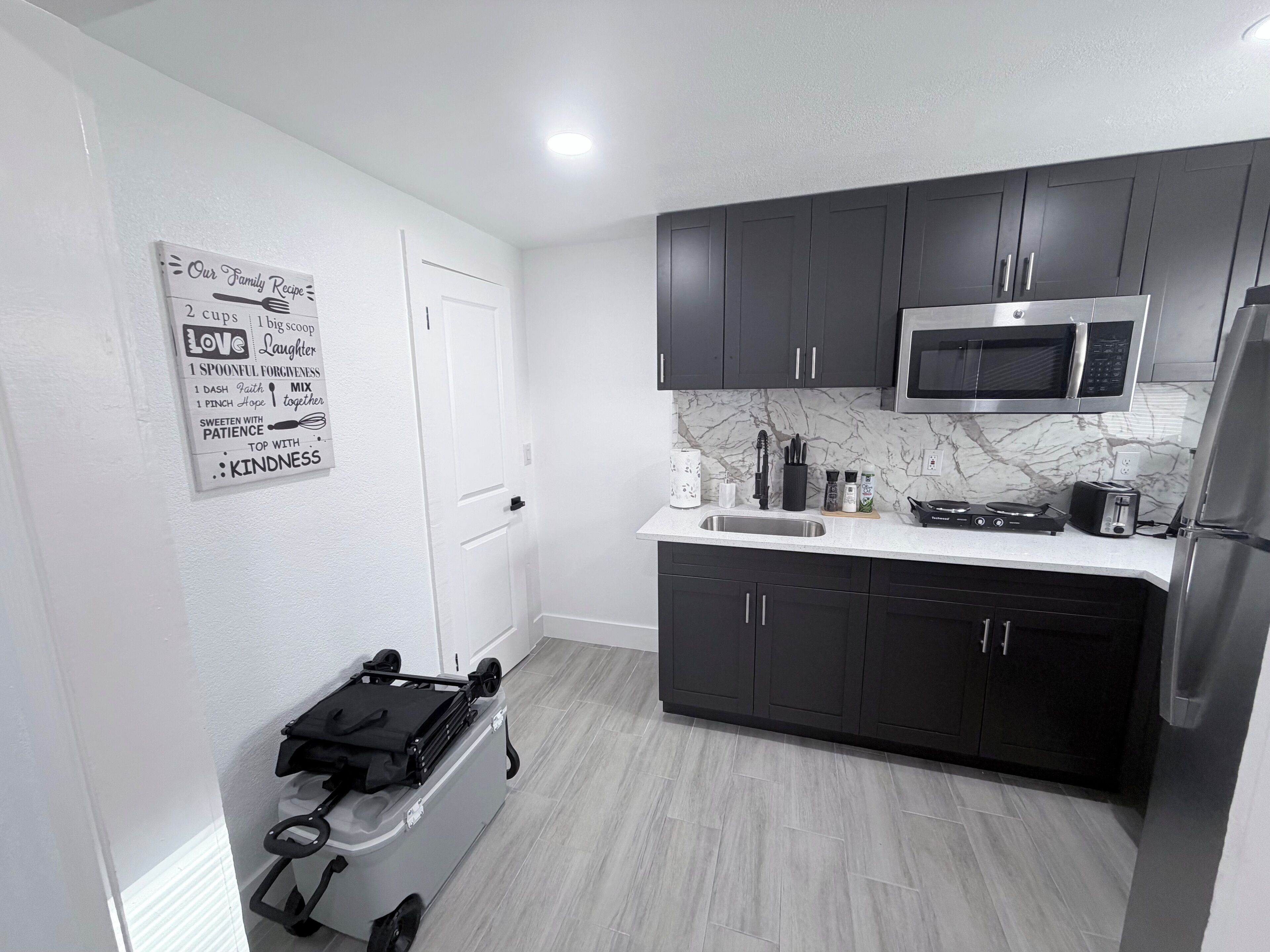 Fridge, microwave, coffee/tea maker, toaster