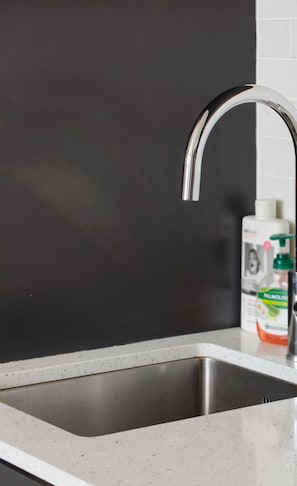 Hair dryer, towels, soap, toilet paper - CBD Gem | Cooling Summer & City View (Wellington)