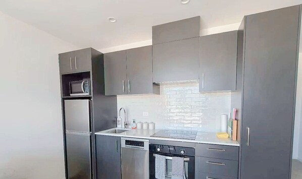 Private kitchen - CBD Gem | Cooling Summer & City View (Wellington)