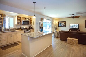 Fridge, microwave, oven, stovetop - 4BR Bayfront Retreat with Stunning Views of Newport Harbor! (Newport Beach)