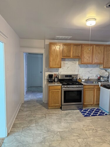 Tranquil 3-bedroom apartment with AC in Buffalo,close to UB south campus.