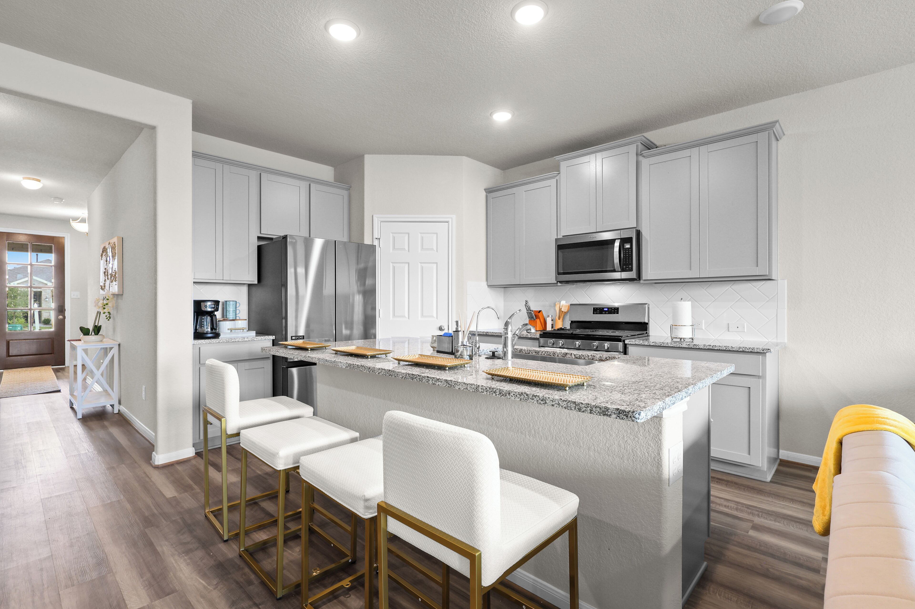 Micro-ondes, four, plaque de cuisson, lave-vaisselle