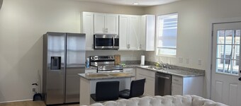 Charming 2-bedroom condo in fabulous Indianapolis with AC