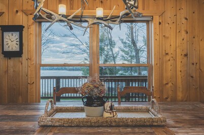 Loon Island Lodge-4 Bed/3 Bath Private Cabin Retreat