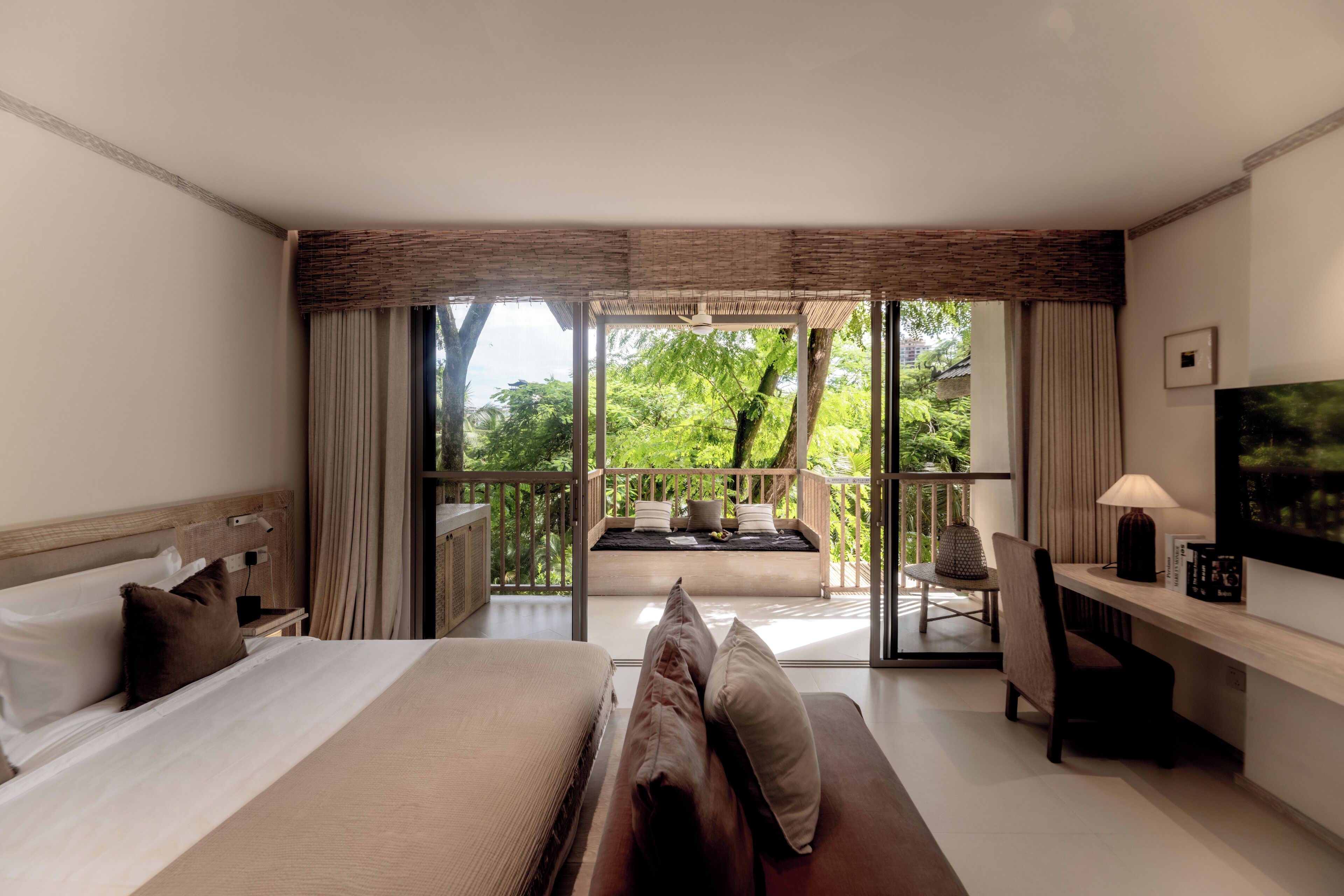 Neljän hengen elite-huone, 2 keskisuurta parisänkyä, parveke, näköala puutarhaan | Terassi/patio