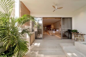 Senior Twin Room, 2 Double Beds, Balcony, Courtyard View | Free minibar, desk, laptop workspace, blackout drapes