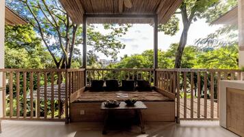 Kamar Double Elite, 1 Tempat Tidur King, balkon, pemandangan kebun | Pemandangan dari kamar