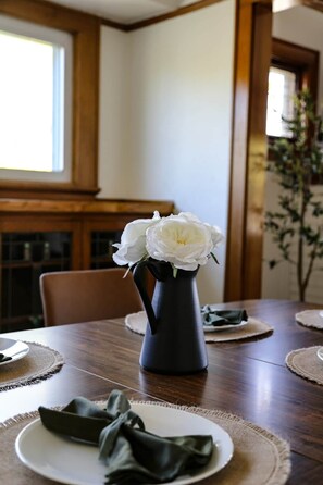 Dining - Near AmFam Field & Pettit |Sleeps 12|4BR + Parking (Milwaukee)