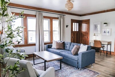 Near AmFam Field & Pettit |Sleeps 12|4BR + Parking