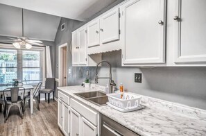 House, Multiple Beds, Pool Access, Garden View (Crimson Creek Stayhouse) | Private kitchen