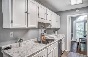 House, Multiple Beds, Pool Access, Garden View (Crimson Creek Stayhouse) | Private kitchen