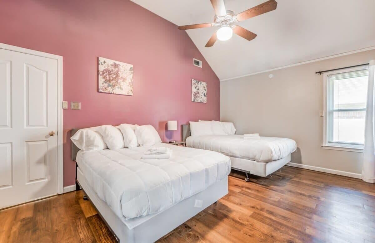 House, Multiple Beds, Pool Access, Garden View (Crimson Creek Stayhouse) | 3 bedrooms, bed sheets