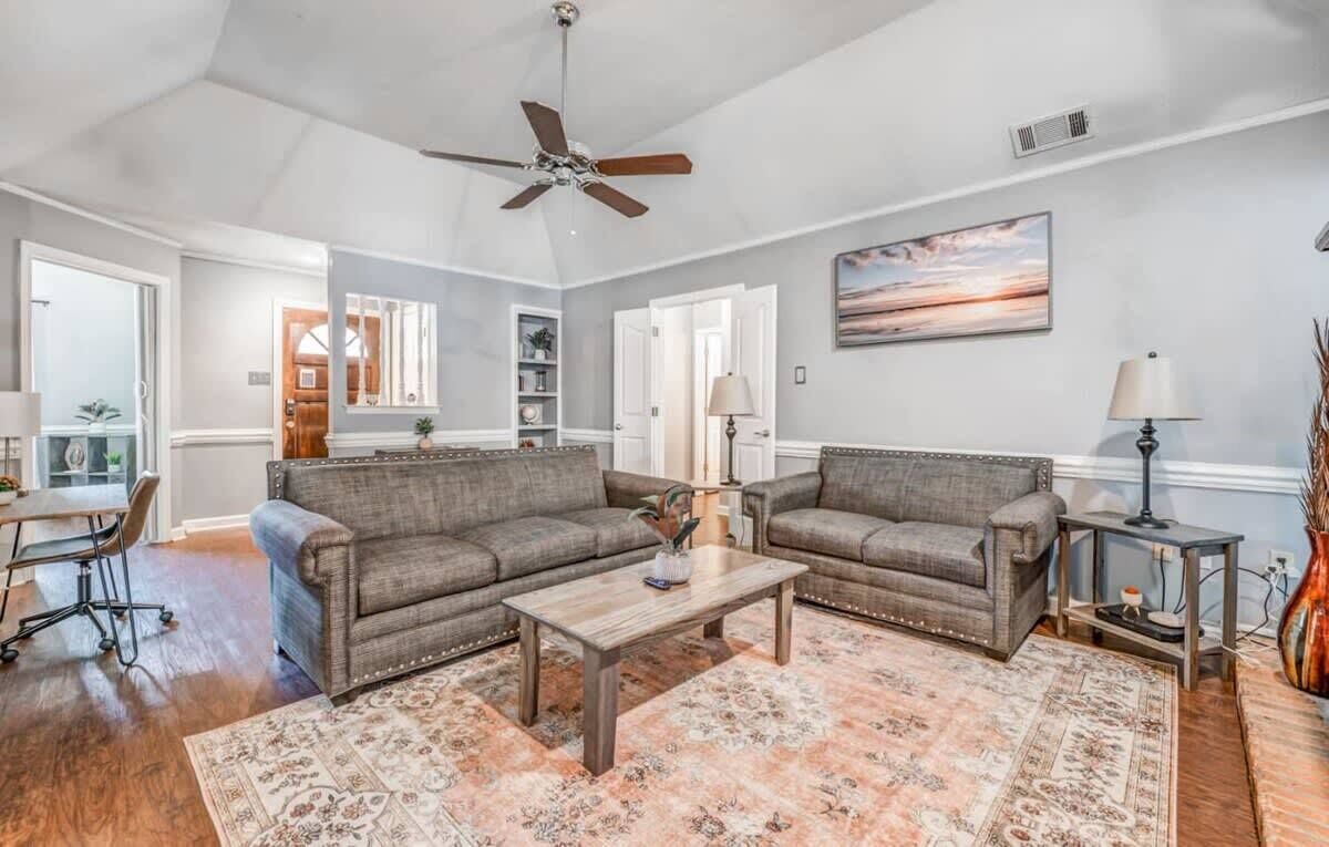 独立别墅, 多张床, 使用泳池, 花园景观 (Crimson Creek Stayhouse) | 起居区