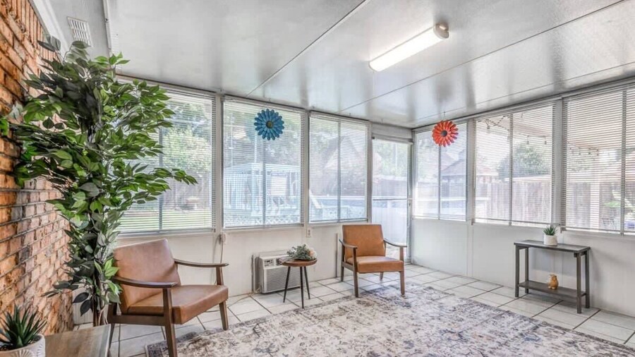 Crimson Creek Stayhouse