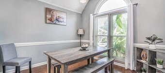 Crimson Creek Stayhouse