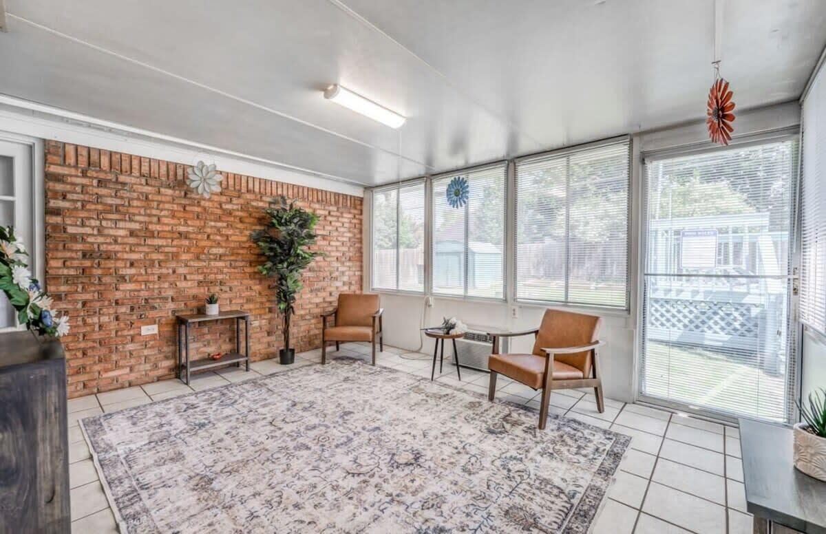 Casa, varias camas, acceso a la alberca, vista al jardín (Crimson Creek Stayhouse) | Interior