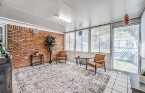 House, Multiple Beds, Pool Access, Garden View (Crimson Creek Stayhouse) | Interior