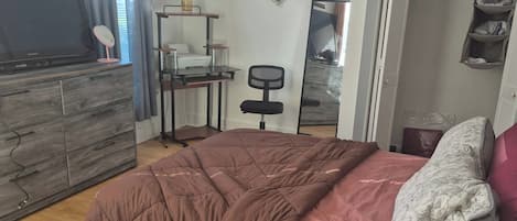 2 bedrooms, desk, iron/ironing board, free WiFi
