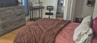 Private 2-bedroom apt in charming Norwich