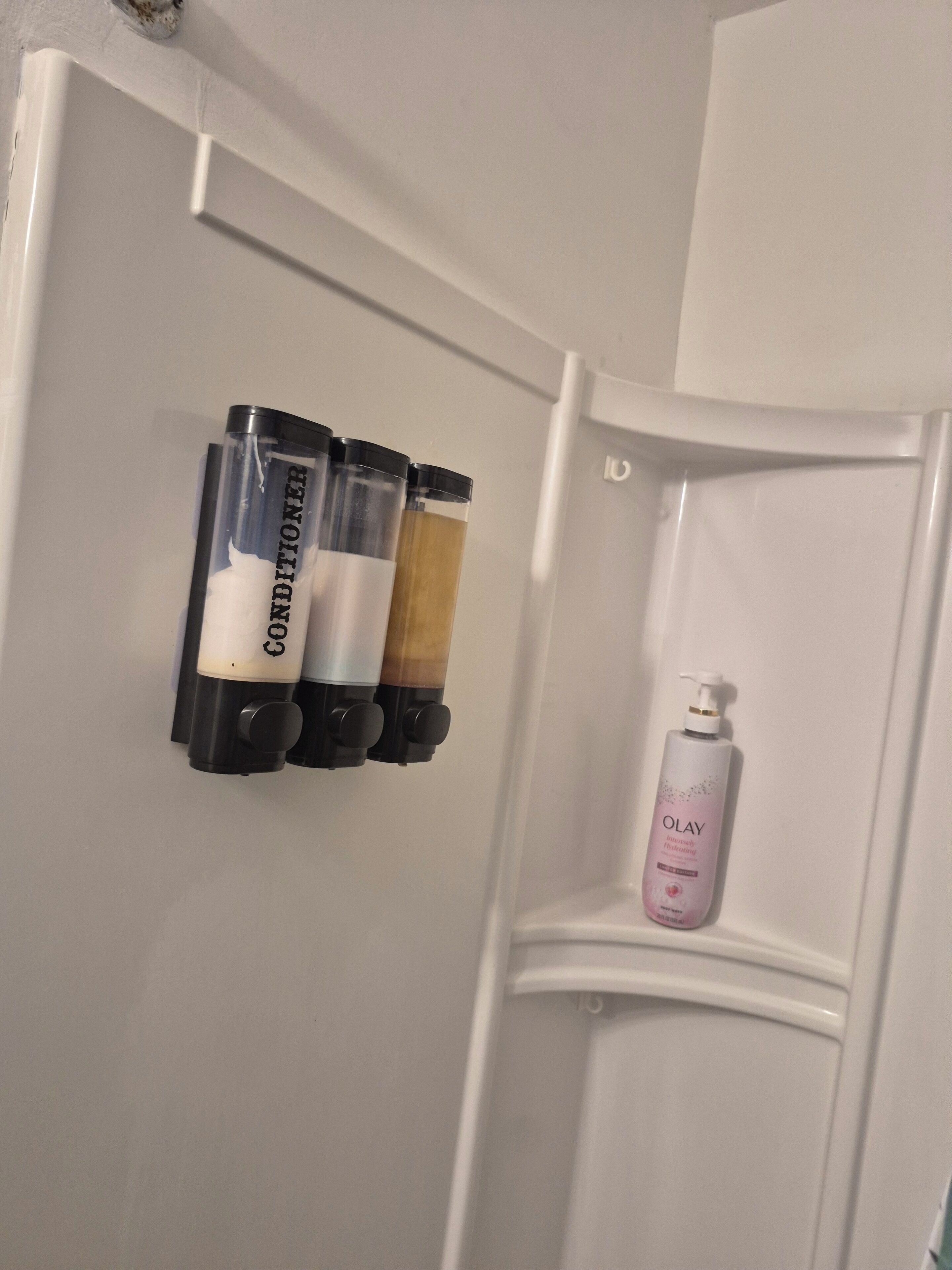 Haartrockner, Handtücher, Seife, Shampoo